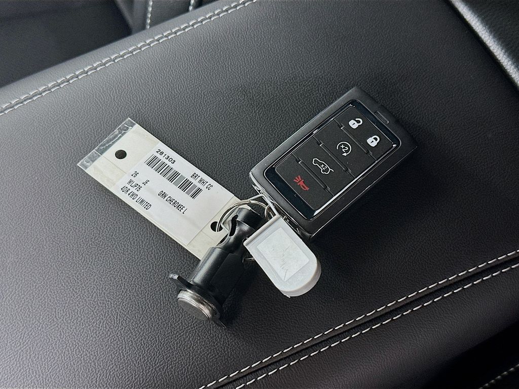 New 2026 White/off-white Jeep Limited image 20