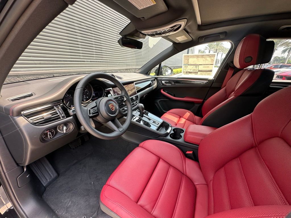 Thumbnail: 2026 Porsche Macan - 5
