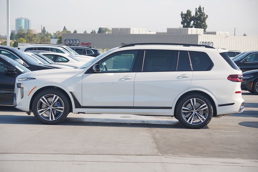 2025 BMW X7 M60i 4