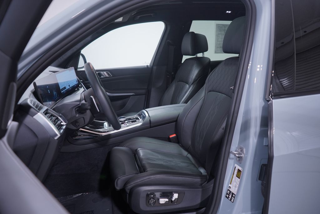 2025 BMW X7 M60i 7
