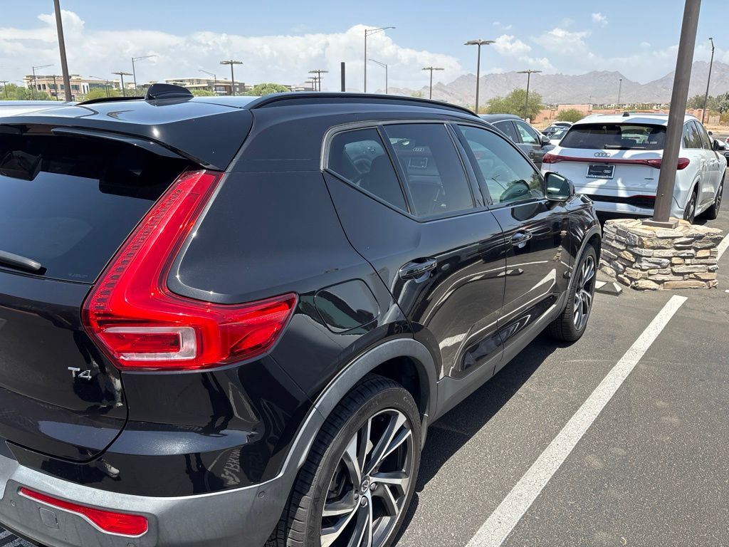 Thumbnail: 2021 Volvo XC40 - 4