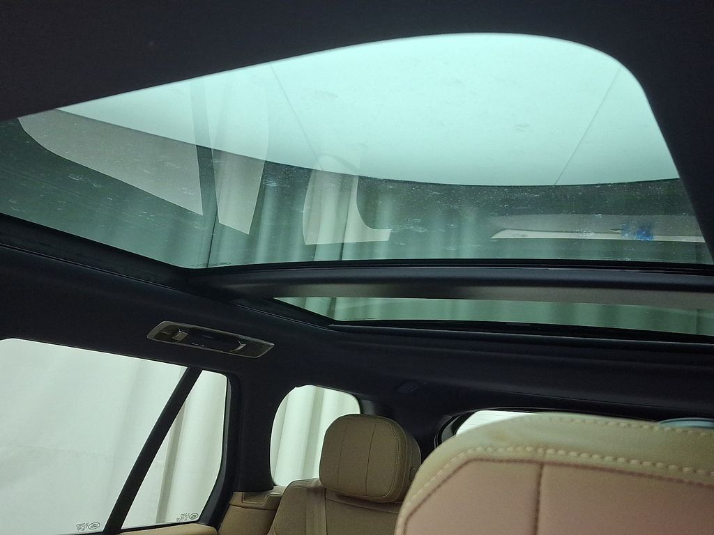 Thumbnail: 2026 Land Rover Range Rover - 11