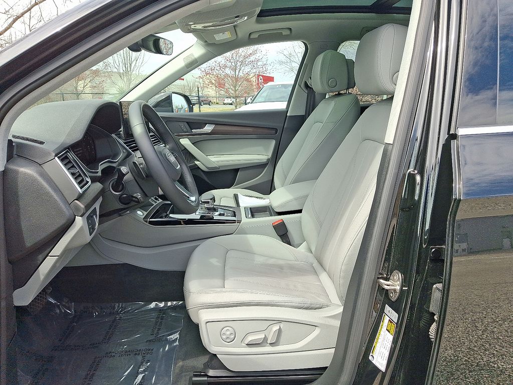 Thumbnail: 2022 Audi Q5 - 14