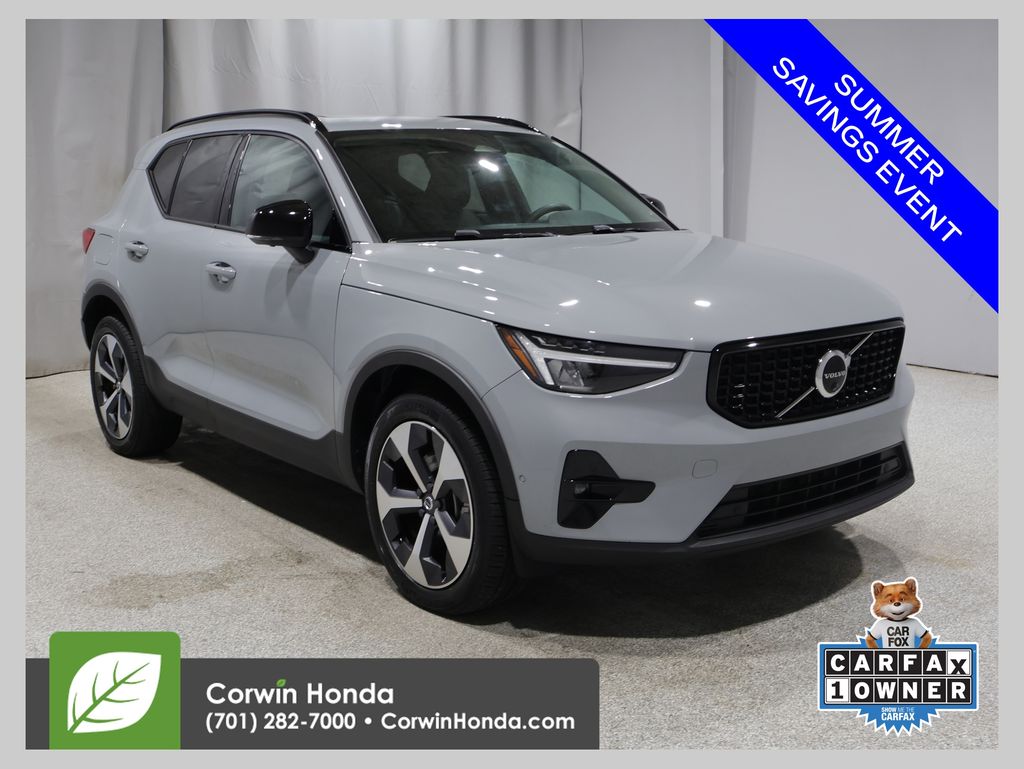 2024 Volvo XC40 B5 Plus Dark Theme AWD