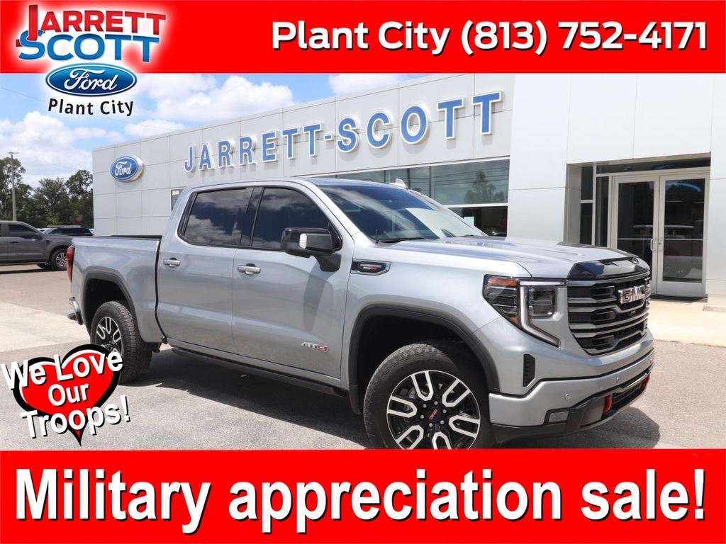 2025 GMC Sierra 1500 AT4 Crew Cab 4WD