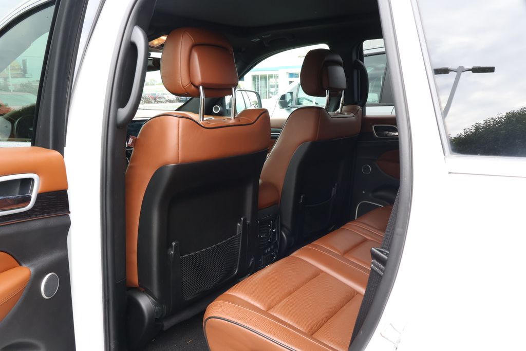 Thumbnail: 2019 Jeep Grand Cherokee - 32