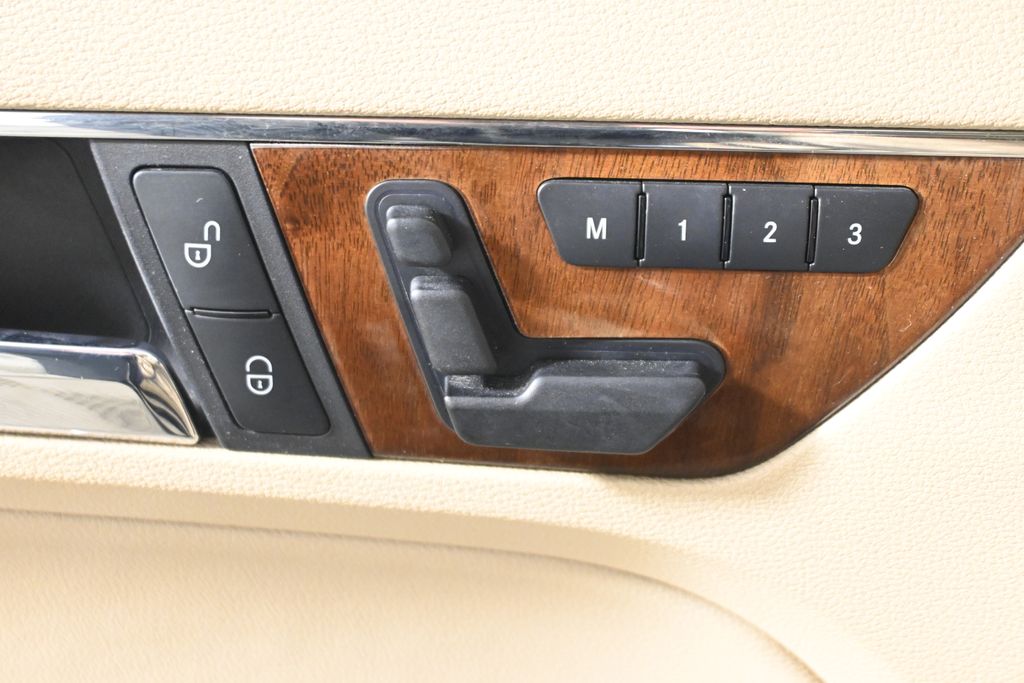 Thumbnail: 2010 Mercedes-Benz E-Class - 27