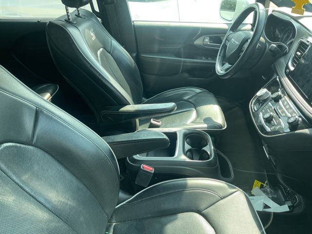 Thumbnail: 2018 Chrysler Pacifica - 6