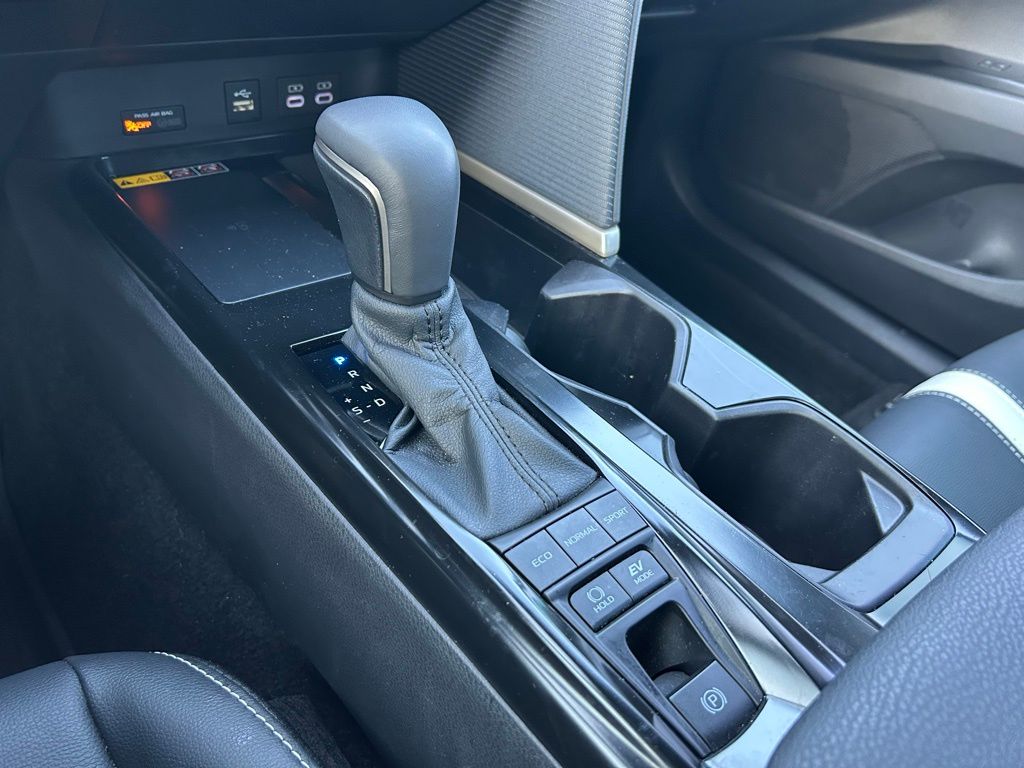 2025 Toyota Camry SE 27