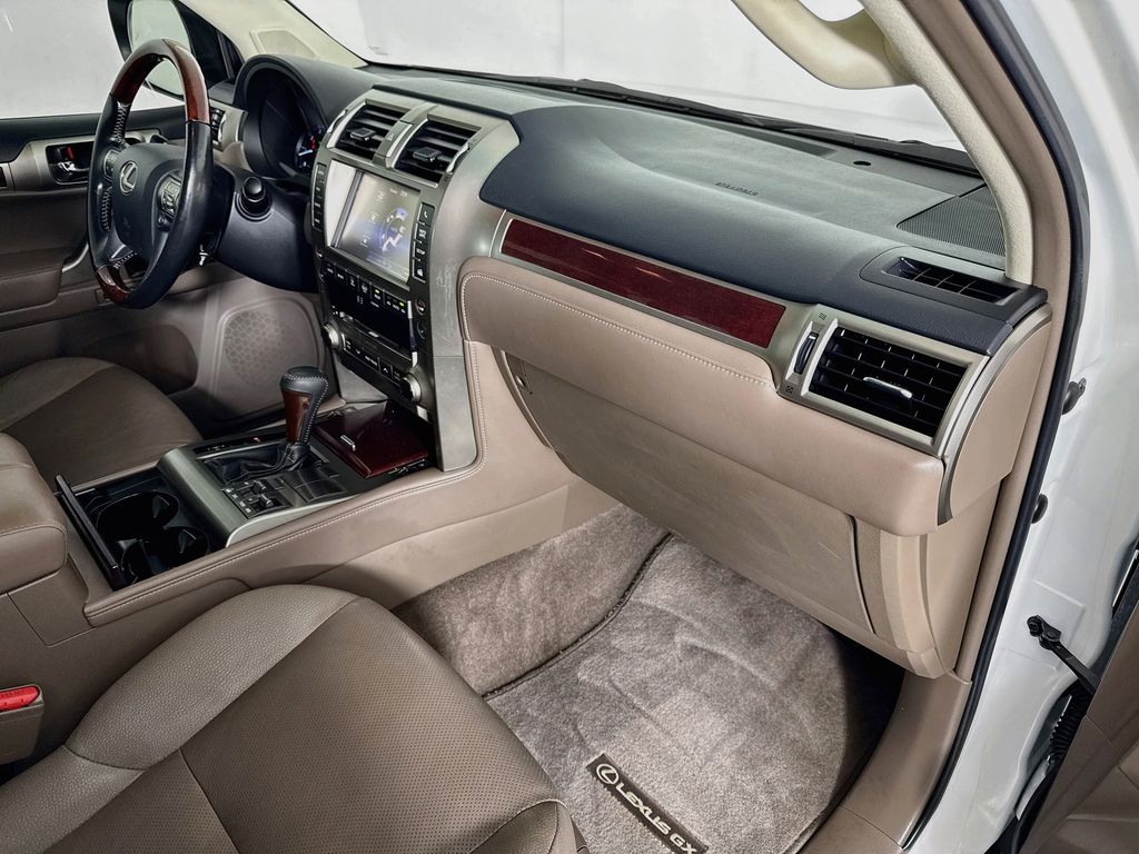 Thumbnail: 2016 Lexus GX - 30