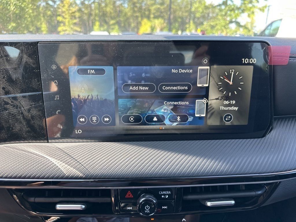 2025 Aspen White Tricoat Nissan Kicks SR FWD SUV