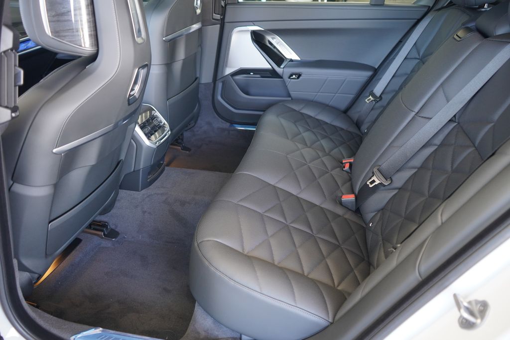 Thumbnail: 2026 BMW 7 Series - 20