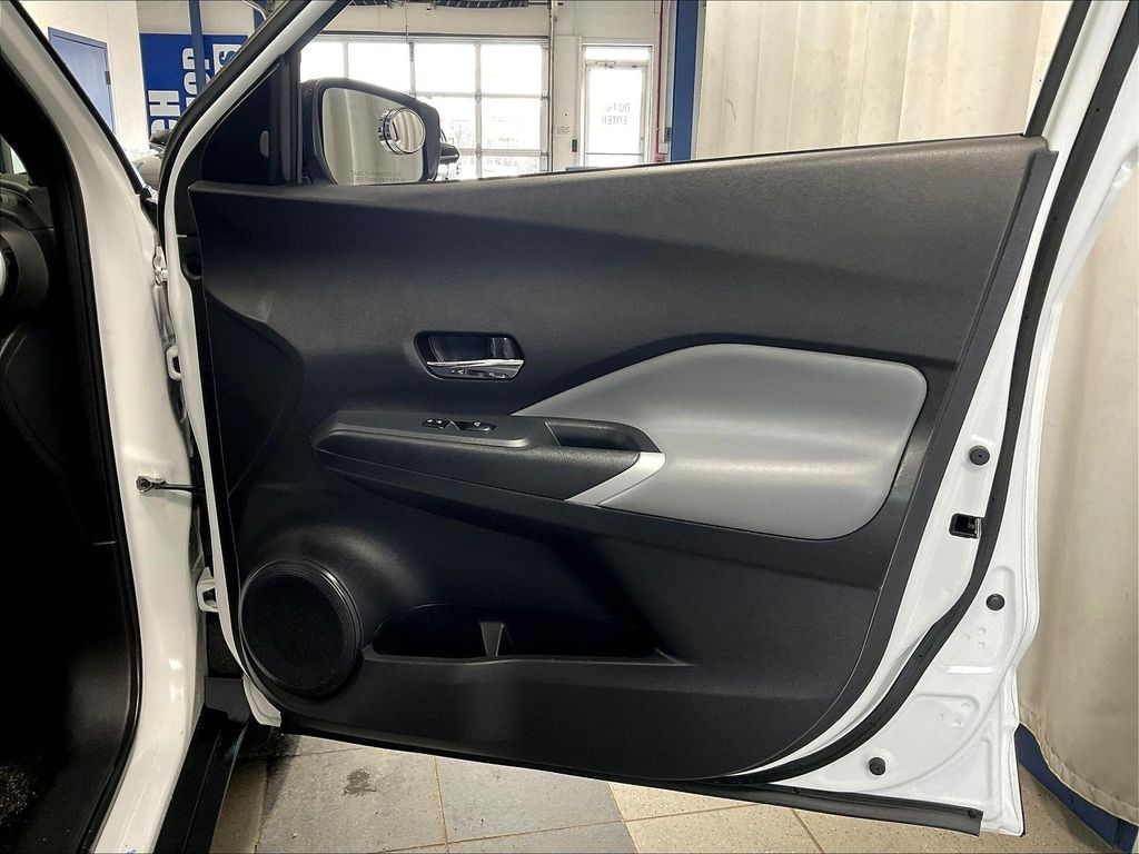 2023 Nissan Kicks — photo 12