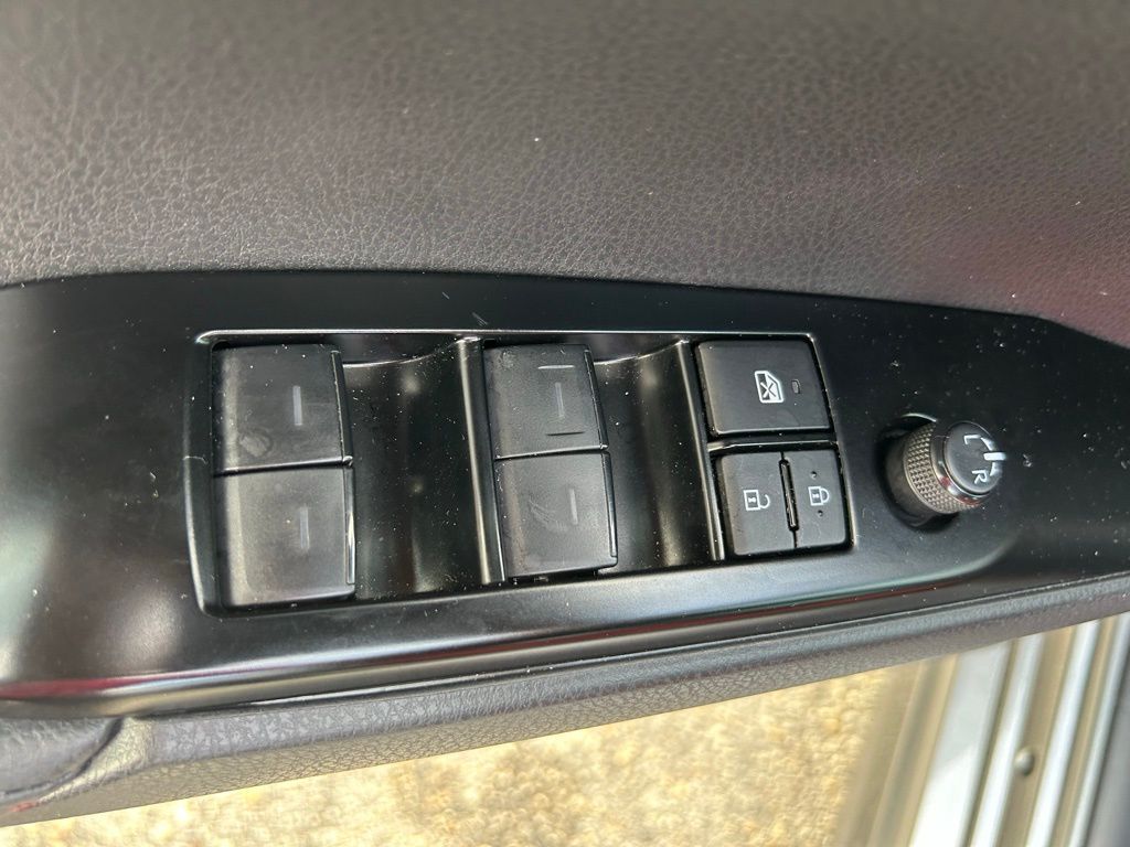 Thumbnail: 2025 Toyota Camry - 17