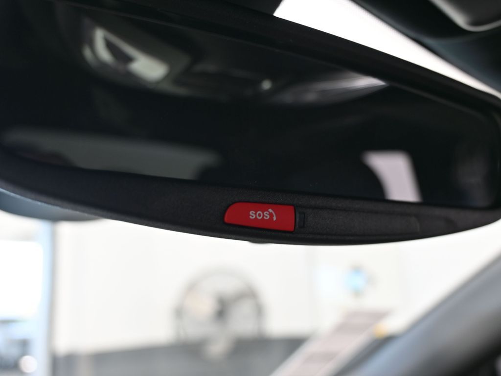 New 2026 Diamond Black Crystal Pearlcoat Jeep Latitude image 19