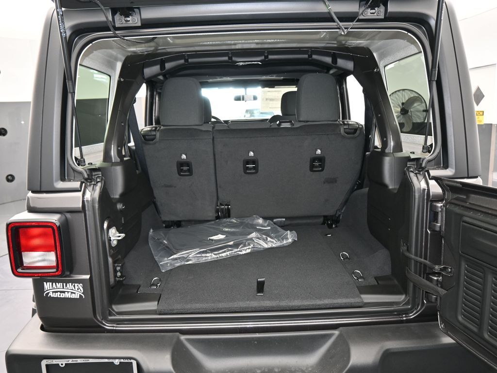 New 2026 Granite Crystal Metallic Clearcoat Jeep Sport image 30