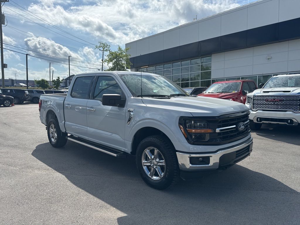 White Metallic 2025 Ford F-150 XLT SuperCrew 4WD Pickup Truck Four-Wheel Drive Automatic