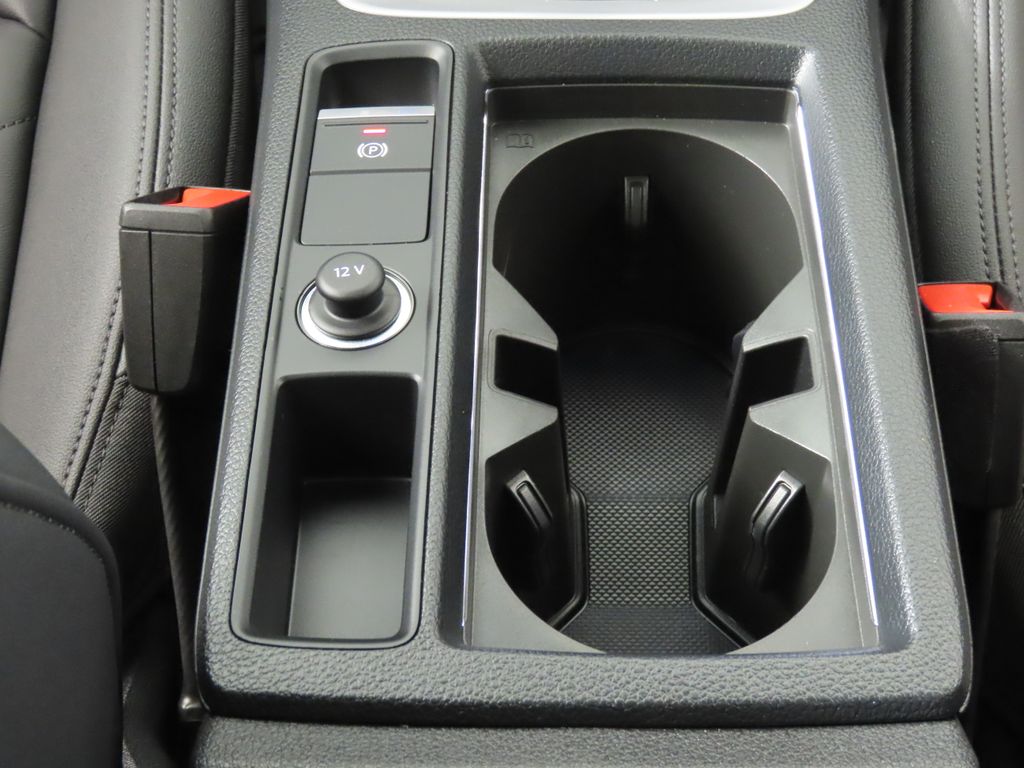 Thumbnail: 2025 Audi Q3 - 25