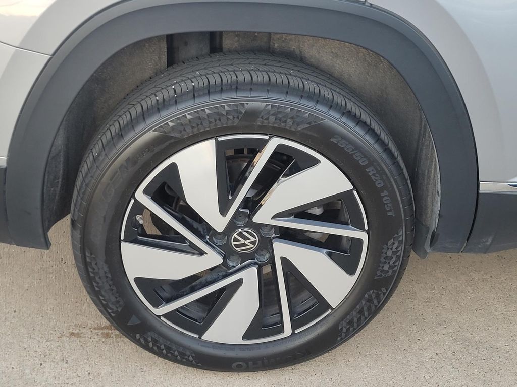 used 2025 Volkswagen Atlas car, priced at $39,980