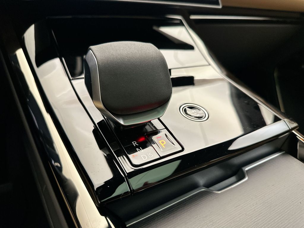 Thumbnail: 2025 Land Rover Range Rover Sport - 11