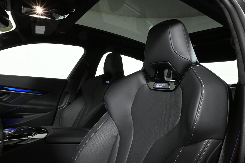 Thumbnail: 2025 BMW M5 - 17