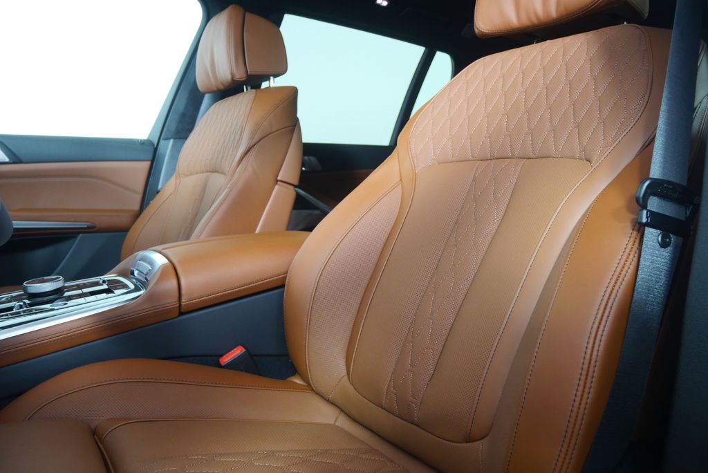 Thumbnail: 2027 BMW X7 - 11