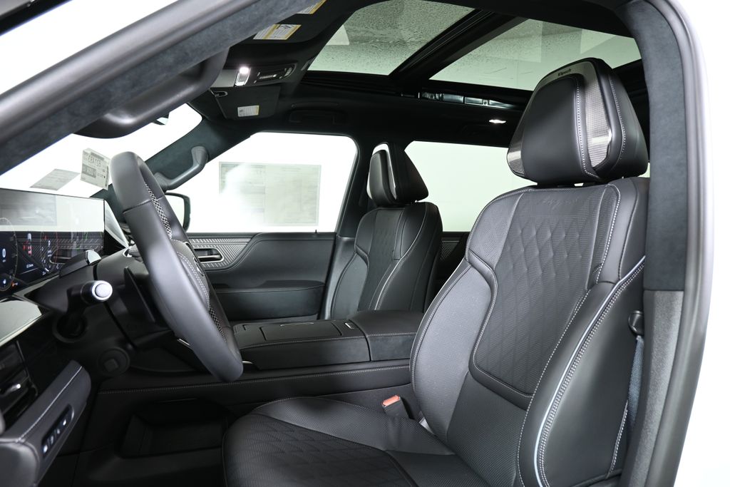 Thumbnail: 2026 INFINITI QX80 - 13