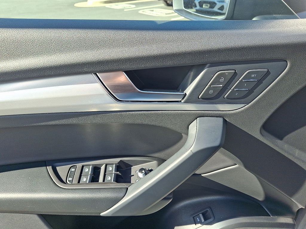 Thumbnail: 2025 Audi Q5 - 12