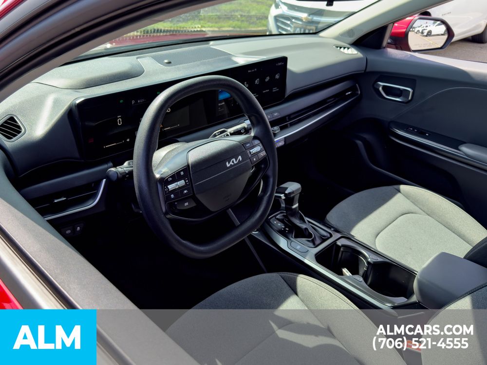 Used 2025 Red Kia LXS image 9