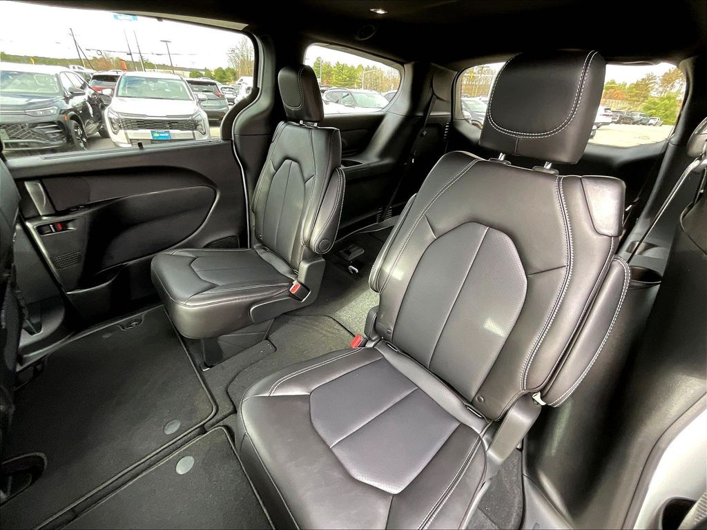 2026 Chrysler Pacifica — photo 15
