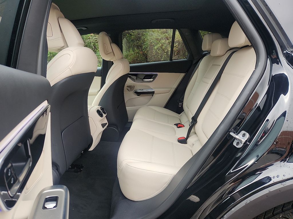 Thumbnail: 2025 Mercedes-Benz GLC - 10