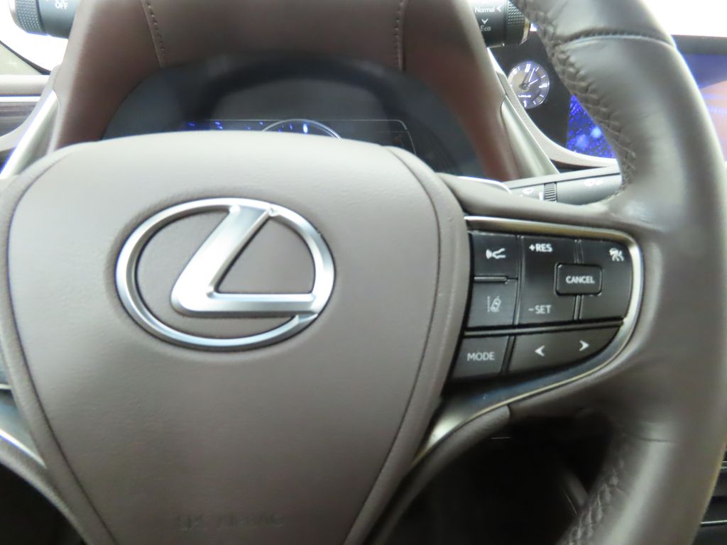Thumbnail: 2019 Lexus ES - 12