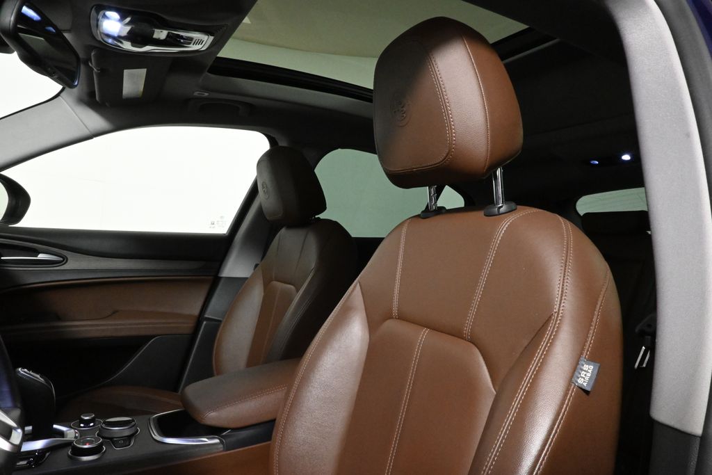 2021 Alfa Romeo Stelvio  16