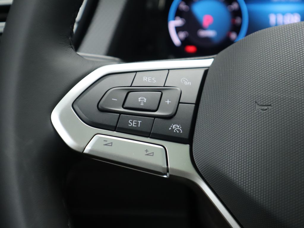 2025 Volkswagen Atlas SEL 11