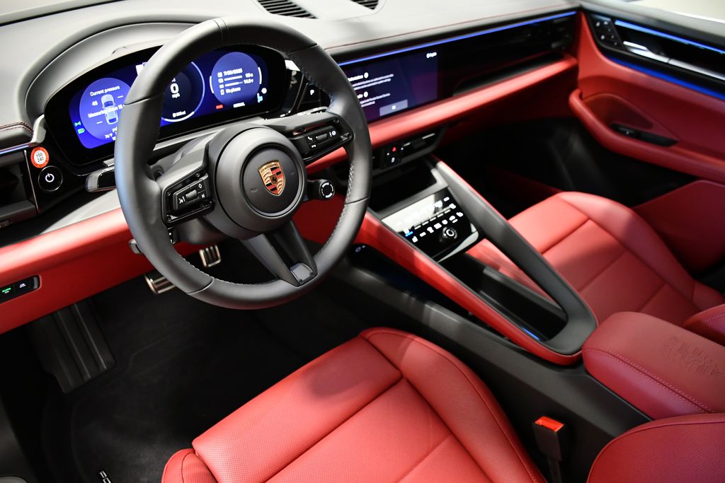 Thumbnail: 2025 Porsche Macan - 4