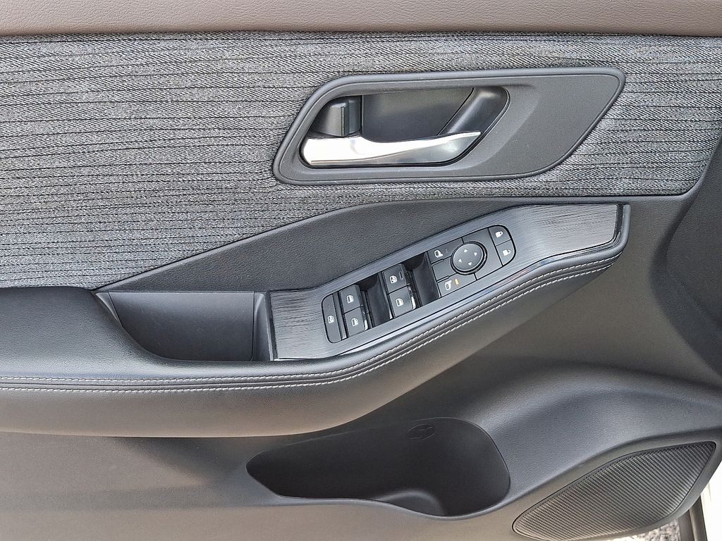 Thumbnail: 2023 Nissan Rogue - 13