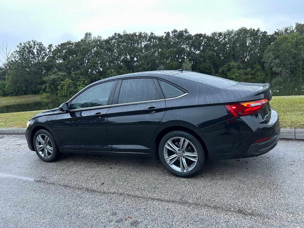 Thumbnail: 2024 Volkswagen Jetta - 3