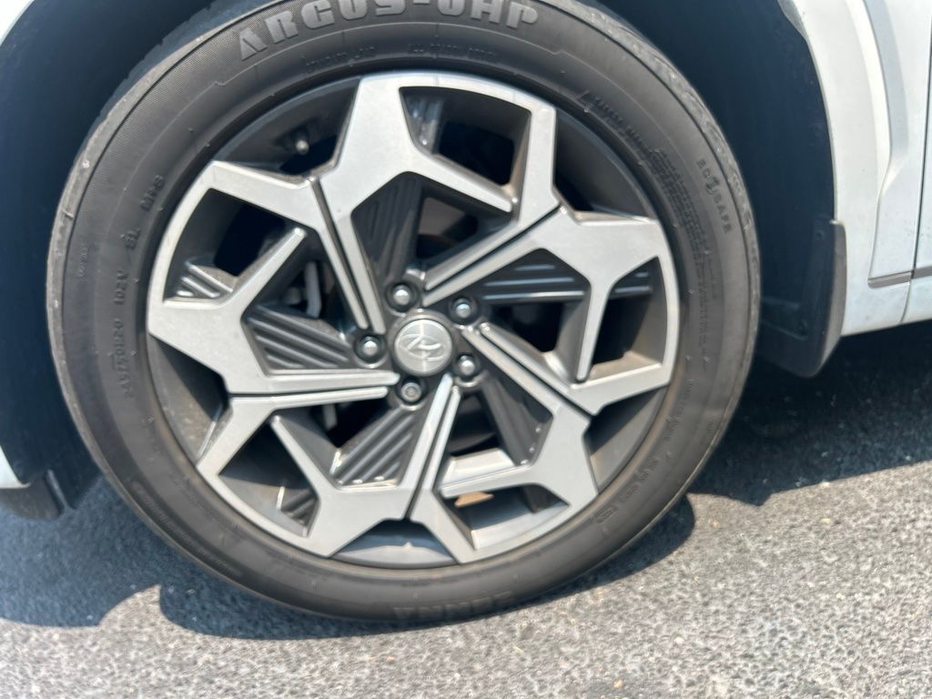 Used 2022 White Hyundai Calligraphy image 18
