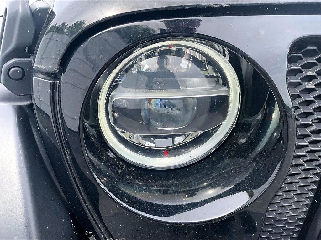 2022 Jeep Wrangler — photo 30