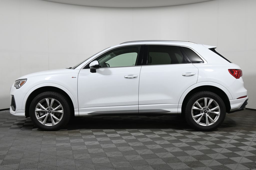 Thumbnail: 2021 Audi Q3 - 2