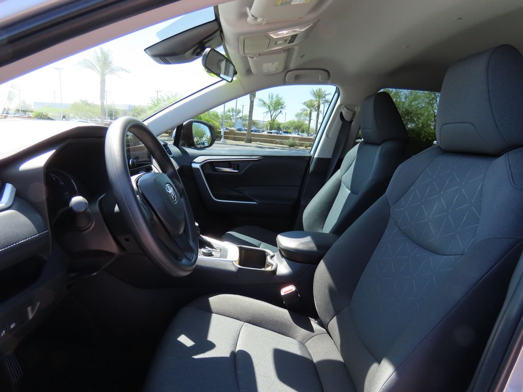 2024 Toyota RAV4 XLE 18