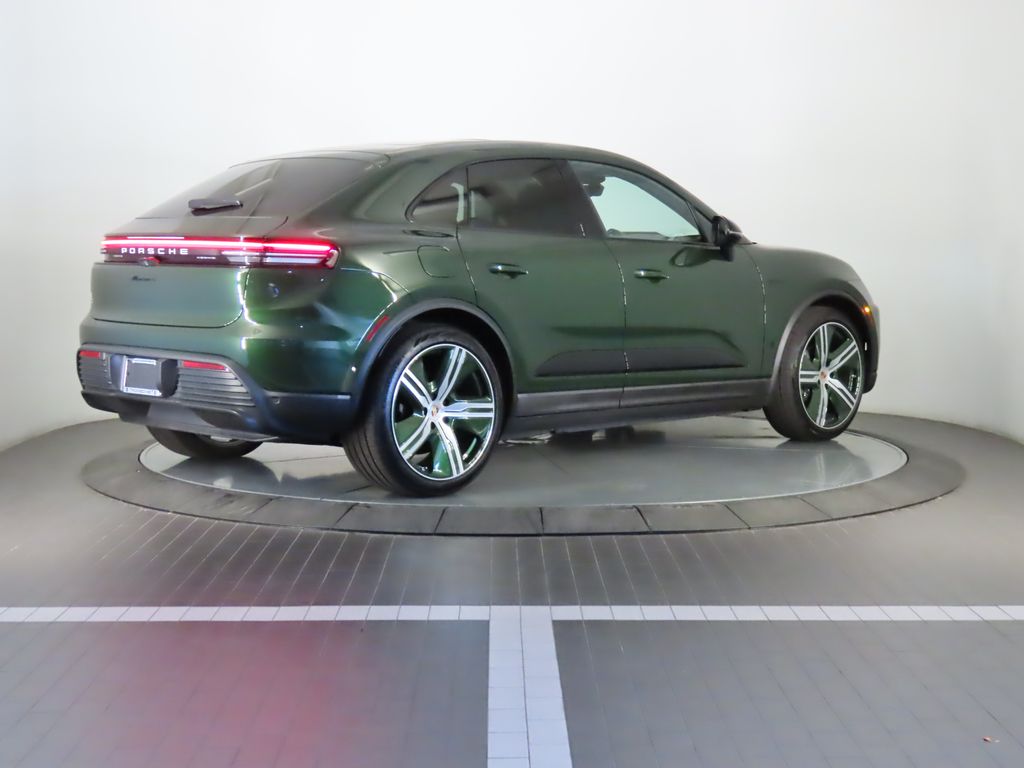 Thumbnail: 2024 Porsche Macan - 7
