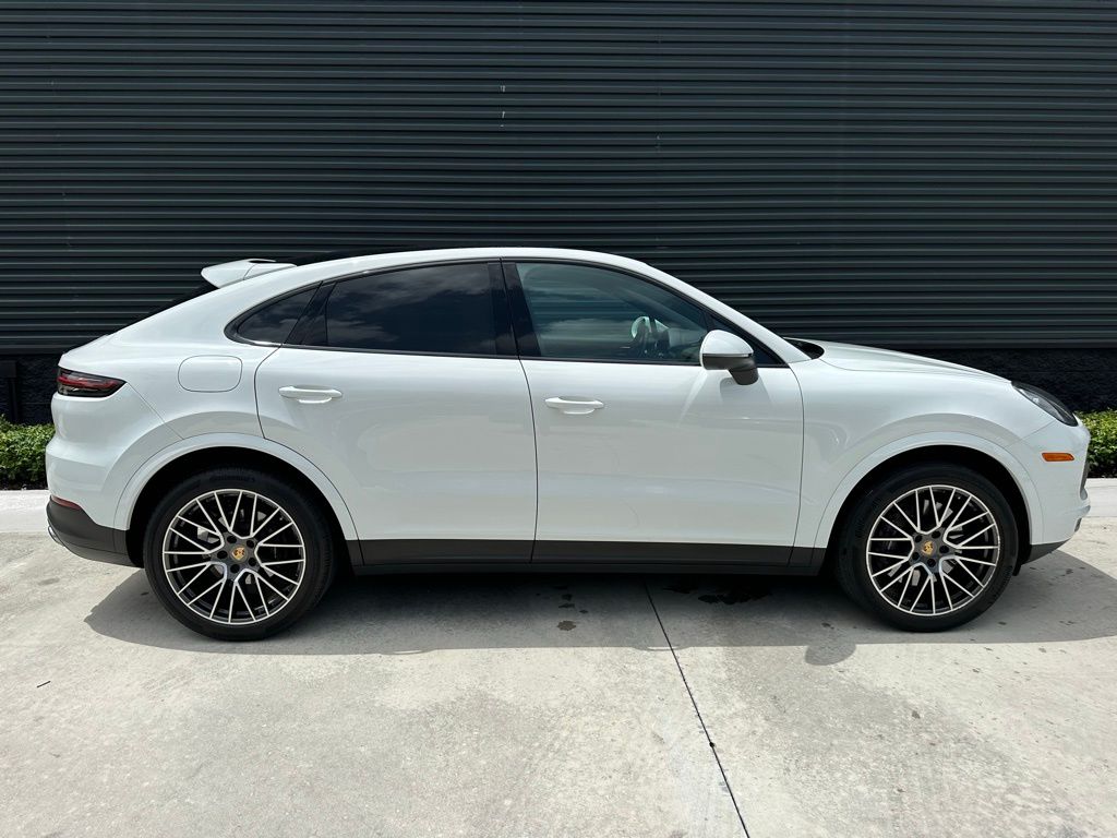 Thumbnail: 2022 Porsche  - 8