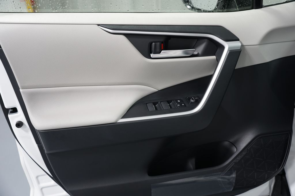 Thumbnail: 2025 Toyota RAV4 - 30