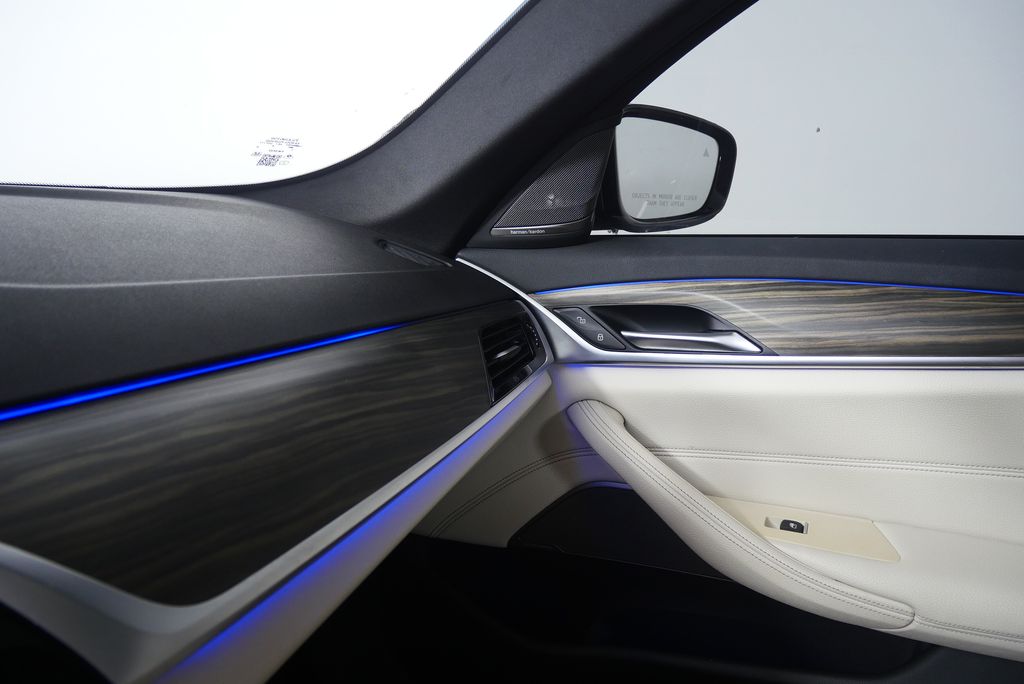 Thumbnail: 2023 BMW 5 Series - 31