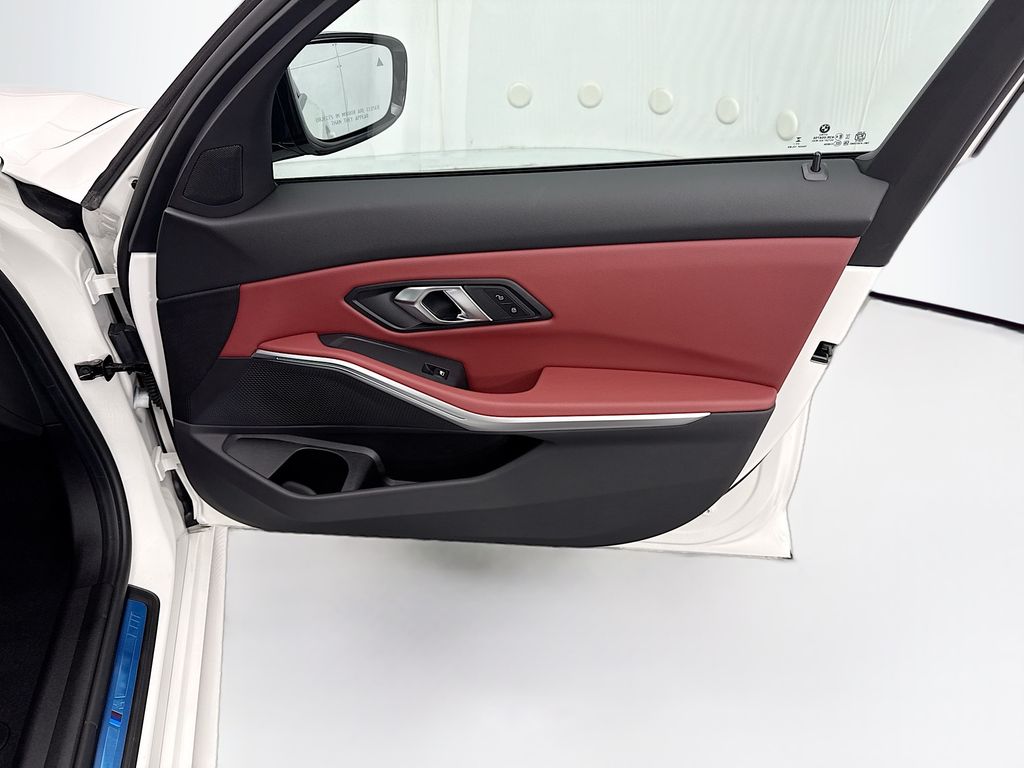 Thumbnail: 2025 BMW 3 Series - 24