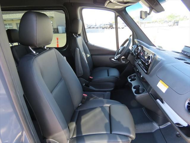 Thumbnail: 2025 Mercedes-Benz Sprinter - 22