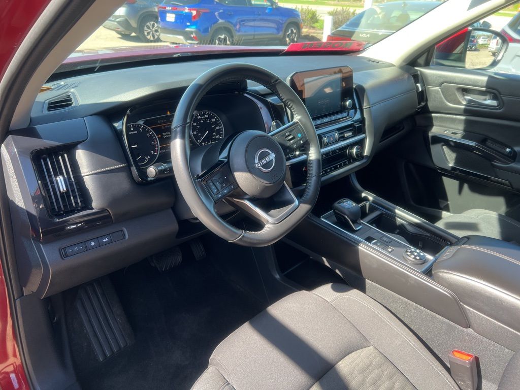 2022 Nissan Pathfinder SV photo