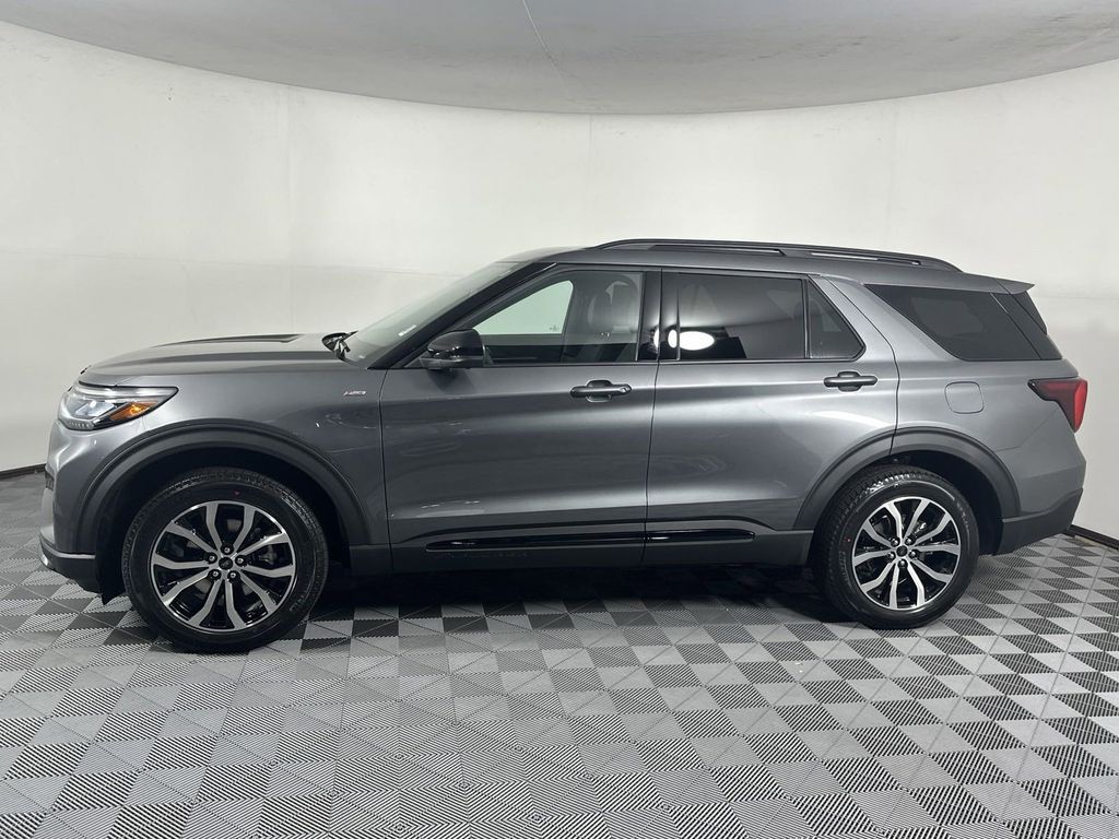 2025 Ford Explorer ST-Line 4