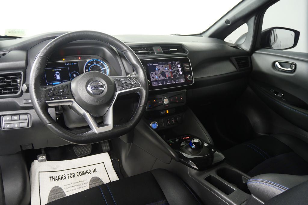 Thumbnail: 2022 Nissan Leaf - 17